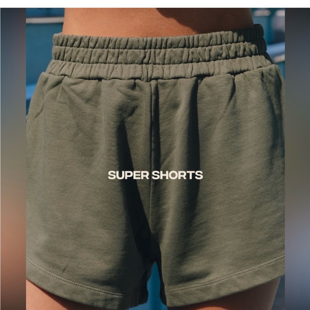 Daily Drills Green Athletic Shorts with Elastic Waistband and Relaxed Fit